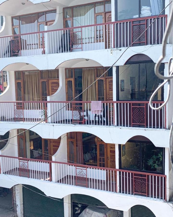 Auspiscious Him View Hotel แมคลอยด์กันจ์ ภายนอก รูปภาพ